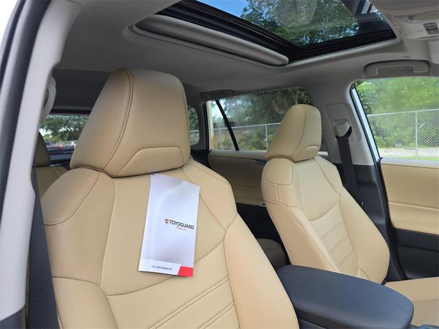 Photo of 2025 Wind Chill Prl Toyota RAV4