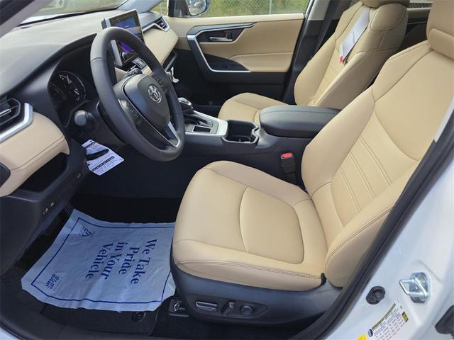 Photo of 2025 Wind Chill Prl Toyota RAV4