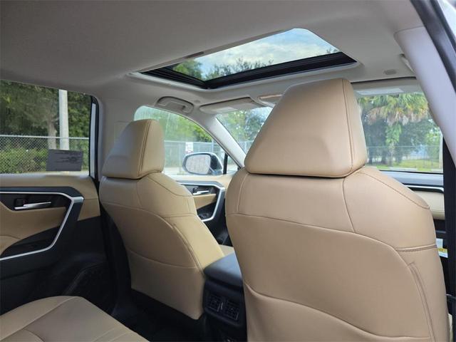 Photo of 2025 Wind Chill Prl Toyota RAV4