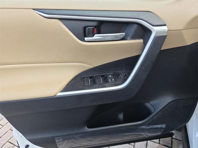Photo of 2025 Wind Chill Prl Toyota RAV4