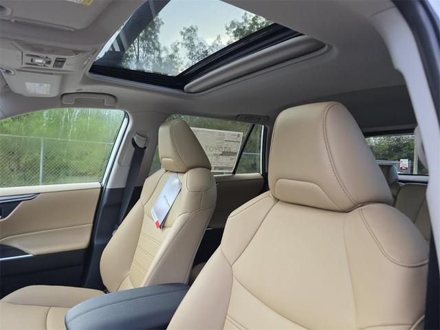 Photo of 2025 Wind Chill Prl Toyota RAV4