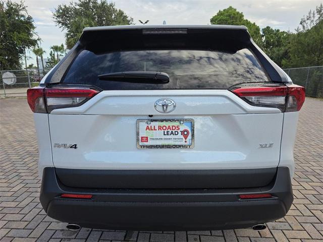 Photo of 2025 Wind Chill Prl Toyota RAV4