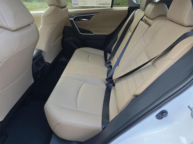 Photo of 2025 Wind Chill Prl Toyota RAV4