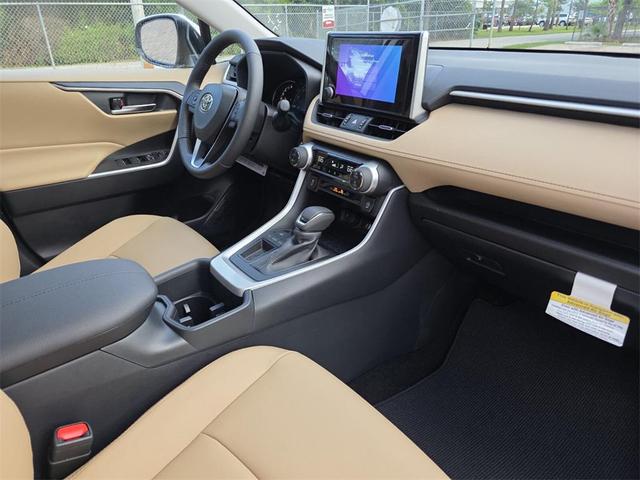 Photo of 2025 Wind Chill Prl Toyota RAV4
