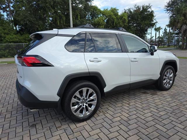 Photo of 2025 Wind Chill Prl Toyota RAV4