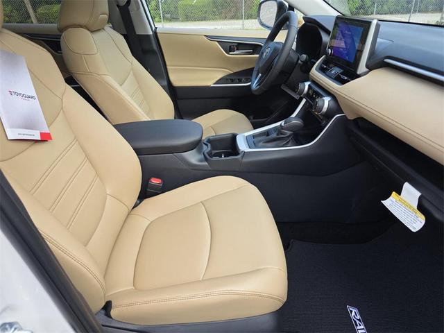 Photo of 2025 Wind Chill Prl Toyota RAV4