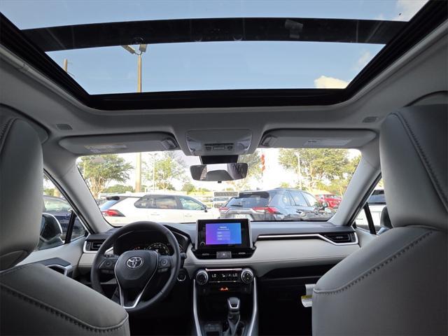 Photo of 2025 Wind Chill Prl Toyota RAV4