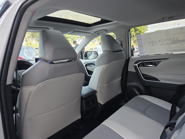 Photo of 2025 Wind Chill Prl Toyota RAV4