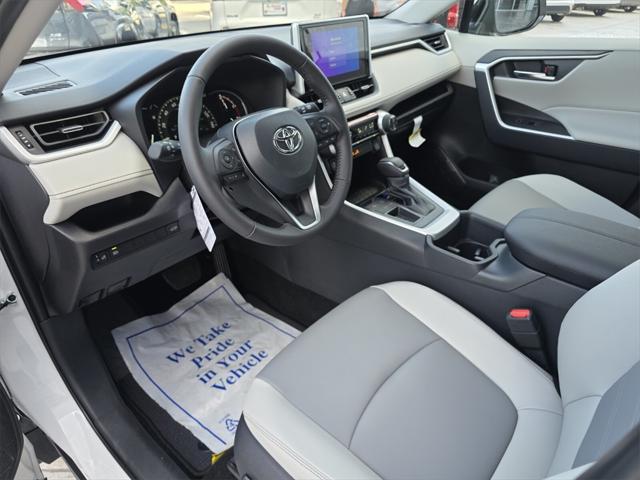 Photo of 2025 Wind Chill Prl Toyota RAV4