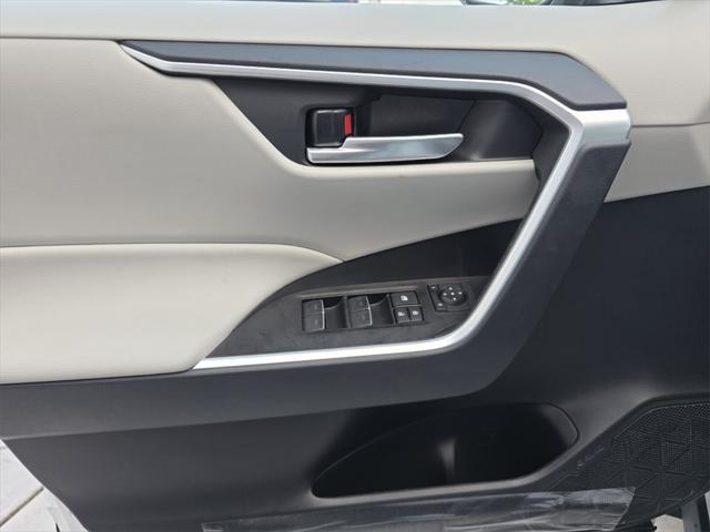 Photo of 2025 Wind Chill Prl Toyota RAV4