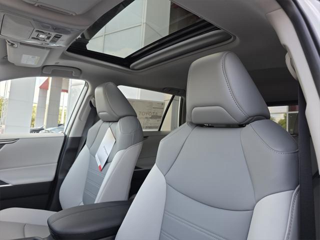 Photo of 2025 Wind Chill Prl Toyota RAV4