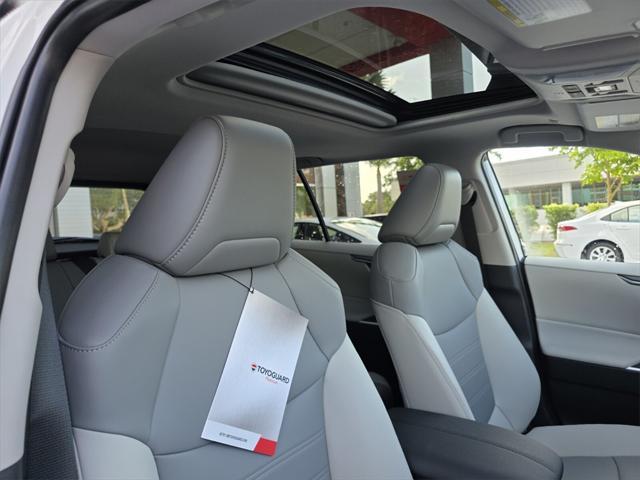 Photo of 2025 Wind Chill Prl Toyota RAV4