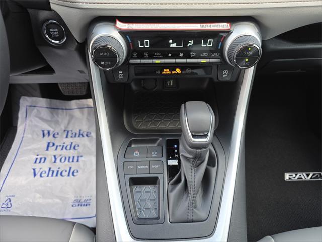 Photo of 2025 Wind Chill Prl Toyota RAV4