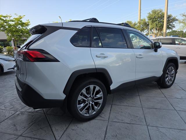 Photo of 2025 Wind Chill Prl Toyota RAV4