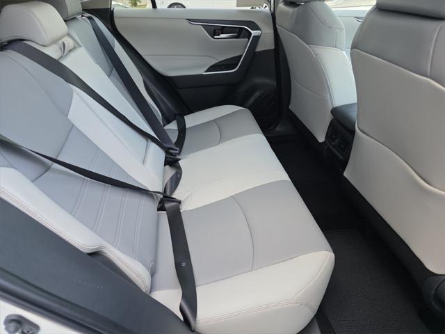 Photo of 2025 Wind Chill Prl Toyota RAV4