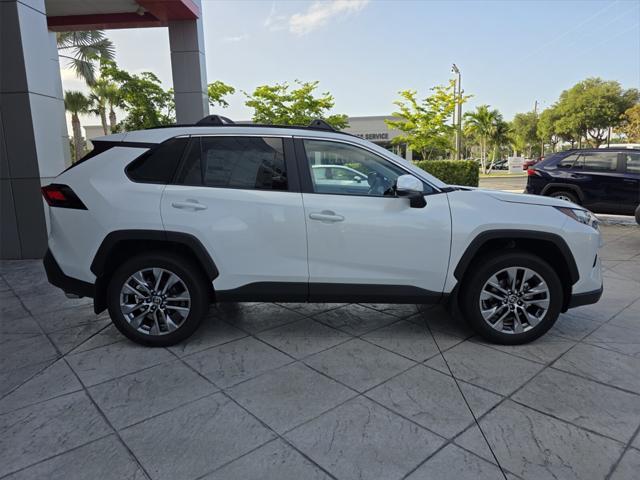Photo of 2025 Wind Chill Prl Toyota RAV4