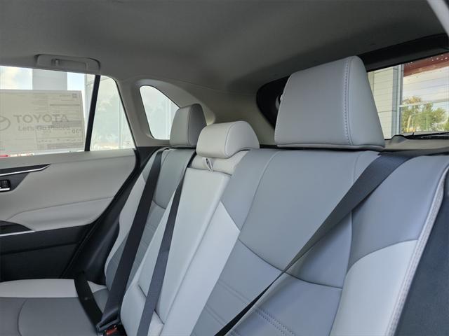 Photo of 2025 Wind Chill Prl Toyota RAV4