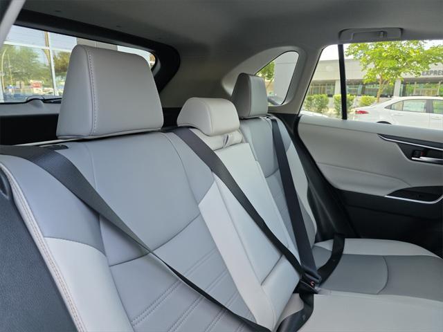 Photo of 2025 Wind Chill Prl Toyota RAV4