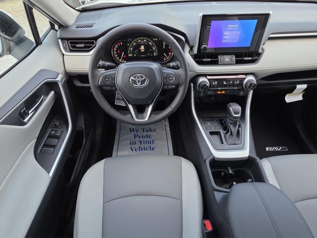 Photo of 2025 Wind Chill Prl Toyota RAV4