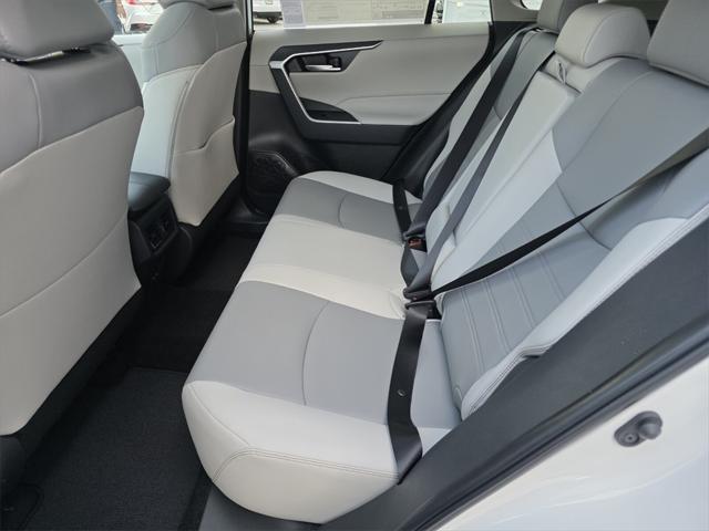 Photo of 2025 Wind Chill Prl Toyota RAV4