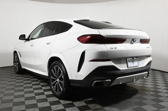 Photo of 2023 Alpine White BMW X6