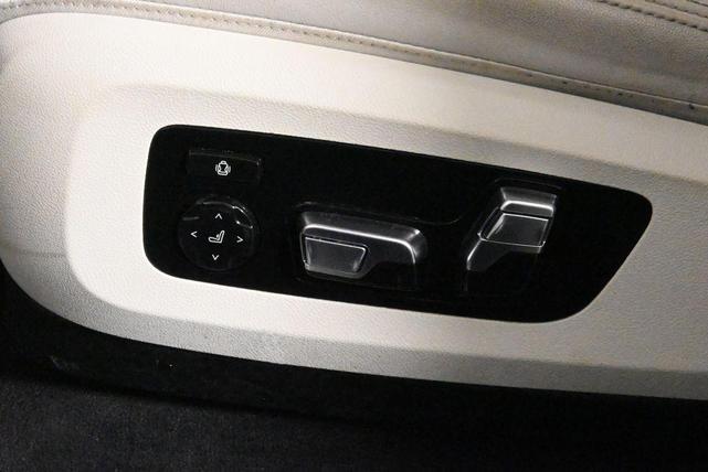 Photo of 2023 Alpine White BMW X6