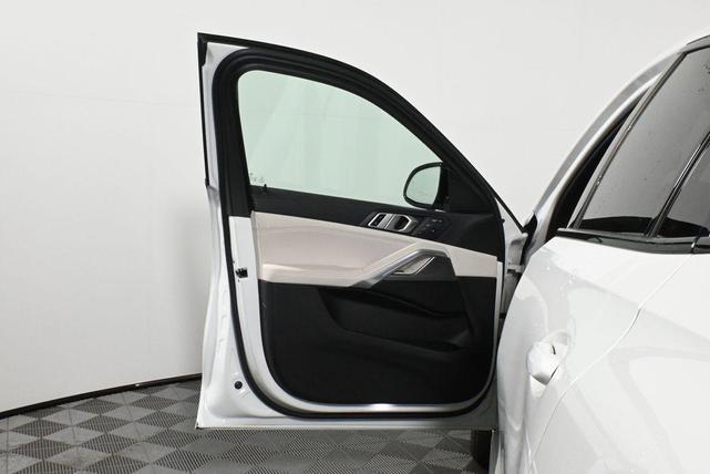 Photo of 2023 Alpine White BMW X6