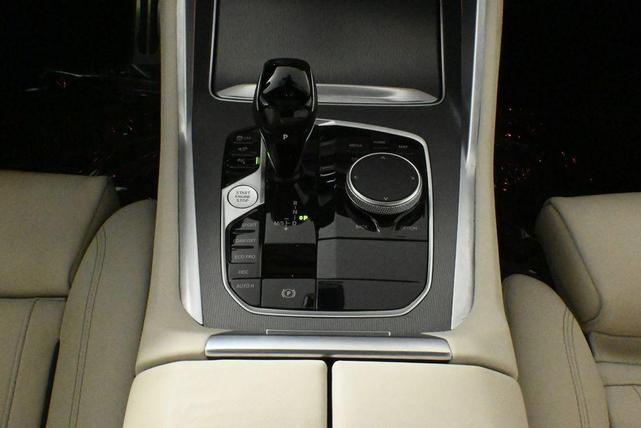 Photo of 2023 Alpine White BMW X6