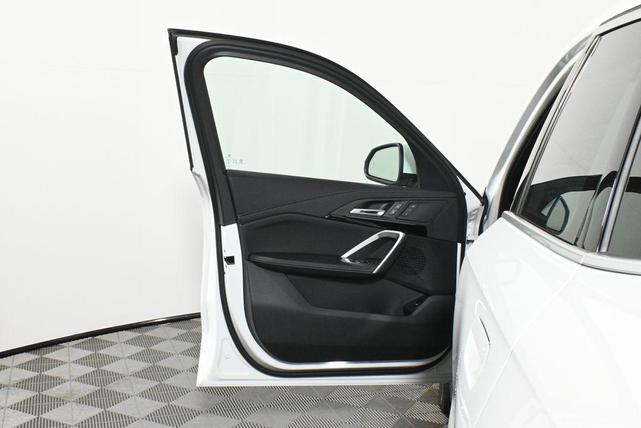 Photo of 2025 Alpine White BMW X1