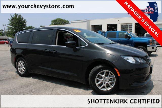 Photo of 2023 Brilliant Black Crystal Pearlcoat Chrysler Voyager
