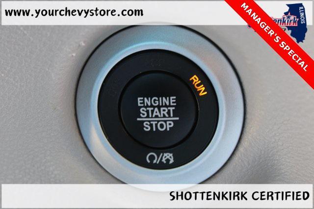 Photo of 2023 Brilliant Black Crystal Pearlcoat Chrysler Voyager