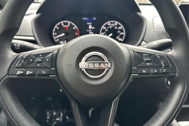 Photo of 2023 Glacier White Nissan Altima