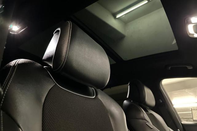 Photo of 2022 Vik Black Genesis GV70