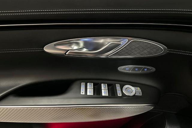 Photo of 2022 Vik Black Genesis GV70