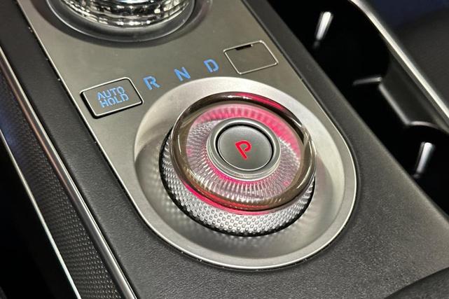 Photo of 2022 Vik Black Genesis GV70
