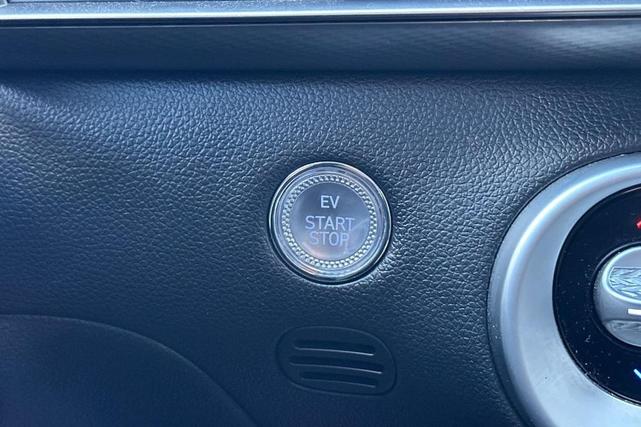 Photo of 2025 Vik Black Genesis GV60