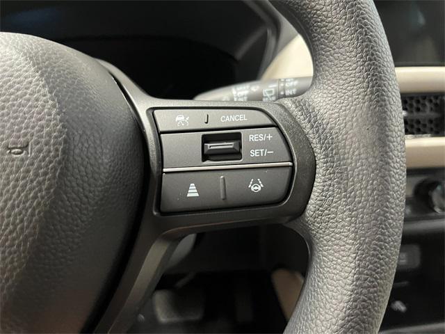 Photo of 2026 Platinum White Pearl Honda HR-V