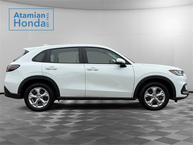 Photo of 2023 Platinum White Pearl Honda HR-V