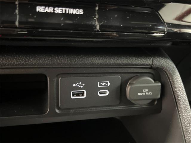 Photo of 2025 Sonic Gray Pearl Honda Pilot