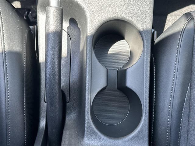 Photo of 2025 Clear White/Black Roof Kia Seltos