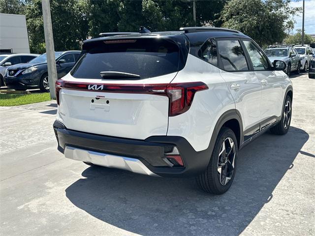 Photo of 2025 Clear White/Black Roof Kia Seltos