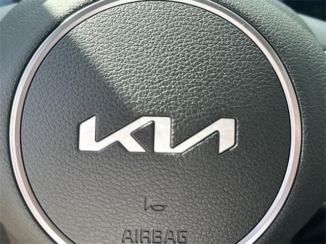 Photo of 2025 Glacial White Pearl Kia Sportage