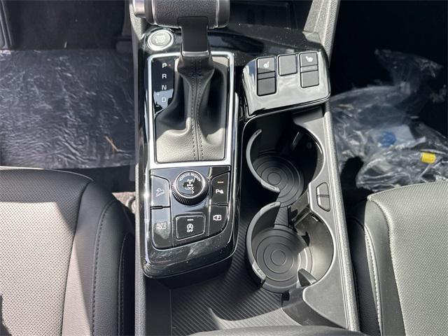 Photo of 2025 Glacial White Pearl Kia Sportage