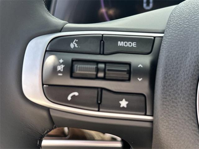 Photo of 2025 Glacial White Pearl Kia Sportage