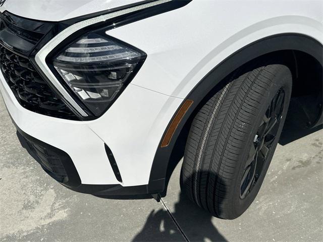 Photo of 2025 Glacial White Pearl Kia Sportage