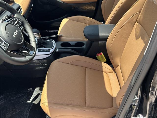 Photo of 2025 Fusion Black Kia Seltos