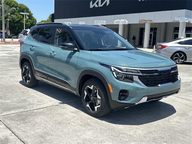 Photo of 2025 Pluton Blue/Black Roof Kia Seltos