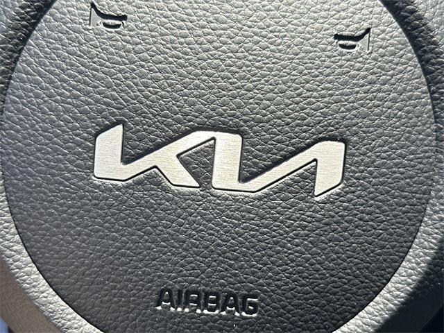 Photo of 2025 Pluton Blue/Black Roof Kia Seltos