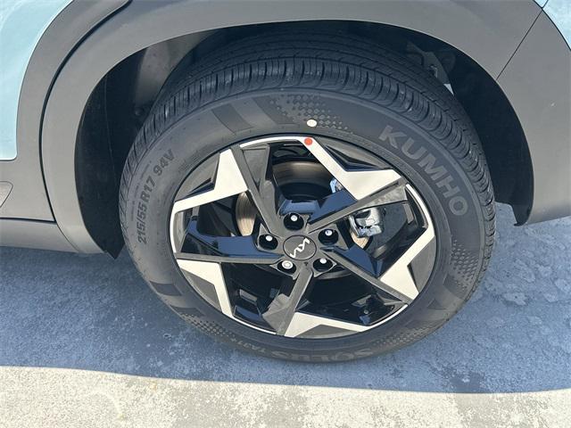 Photo of 2025 Pluton Blue/Black Roof Kia Seltos
