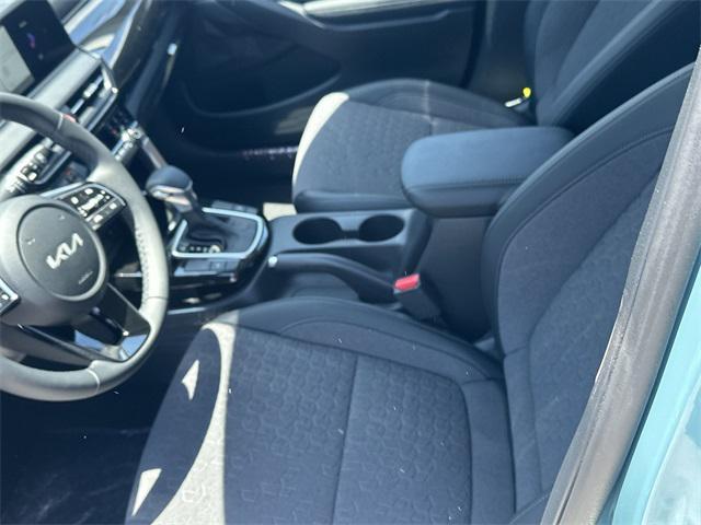 Photo of 2025 Pluton Blue/Black Roof Kia Seltos